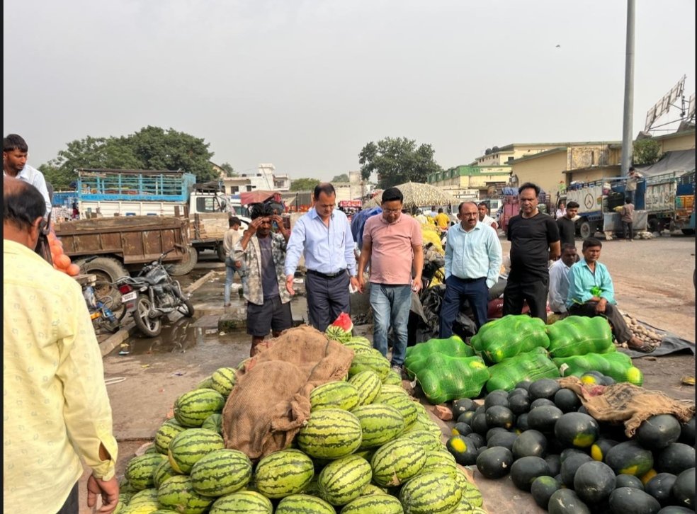 जनपद में खाद्य पदार्थों में किसी भी प्रकार से कोई मिलावट न हो, इसके लिए जिलाधिकारी मयूर दीक्षित ने खाद्य सुरक्षा विभाग को निरंतर छापेमारी की कार्यवाही के निर्देश दिए गए है।