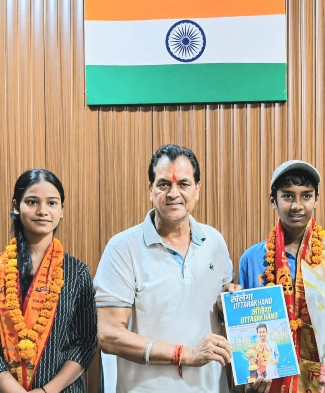 डॉ प्रेमचंद अग्रवाल ( माननीय विधायक ऋषिकेश एवं पूर्व कैबिनेट मंत्री-उत्तराखंड सरकार) द्वारा ऋषिकेश शहर के दो प्रतिभावान खिलाड़ियोंअंकुर गुप्ता – उत्तराखंड राज्य U 17 हॉकी खिलाड़ी व मुस्कान जिनवाल – पावरलिफ्टिंग खिलाड़ी को राष्ट्रीय स्तर पर उनके बेहतरीन प्रदर्शन के लिए सम्मानित किया गया।