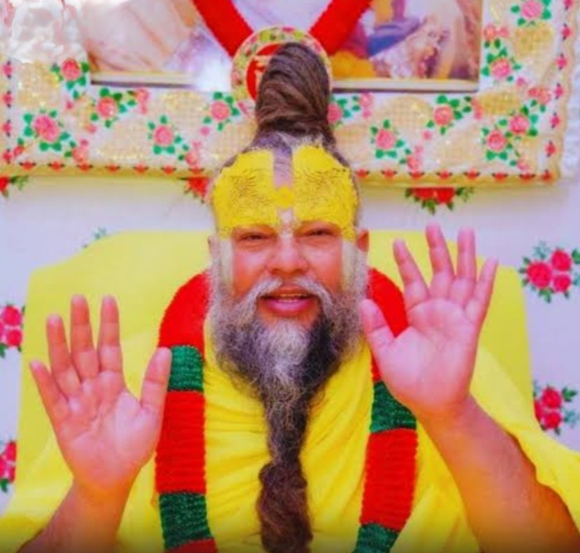 वृंदावन के सुप्रसिद्ध संत प्रेमानन्द महाराज ने गुरुवार को अपने भक्तों को दर्शन दिए। महाराज ने श्रीहित राधा कैली कुंज से राधा टीला तक पैदल यात्रा की।