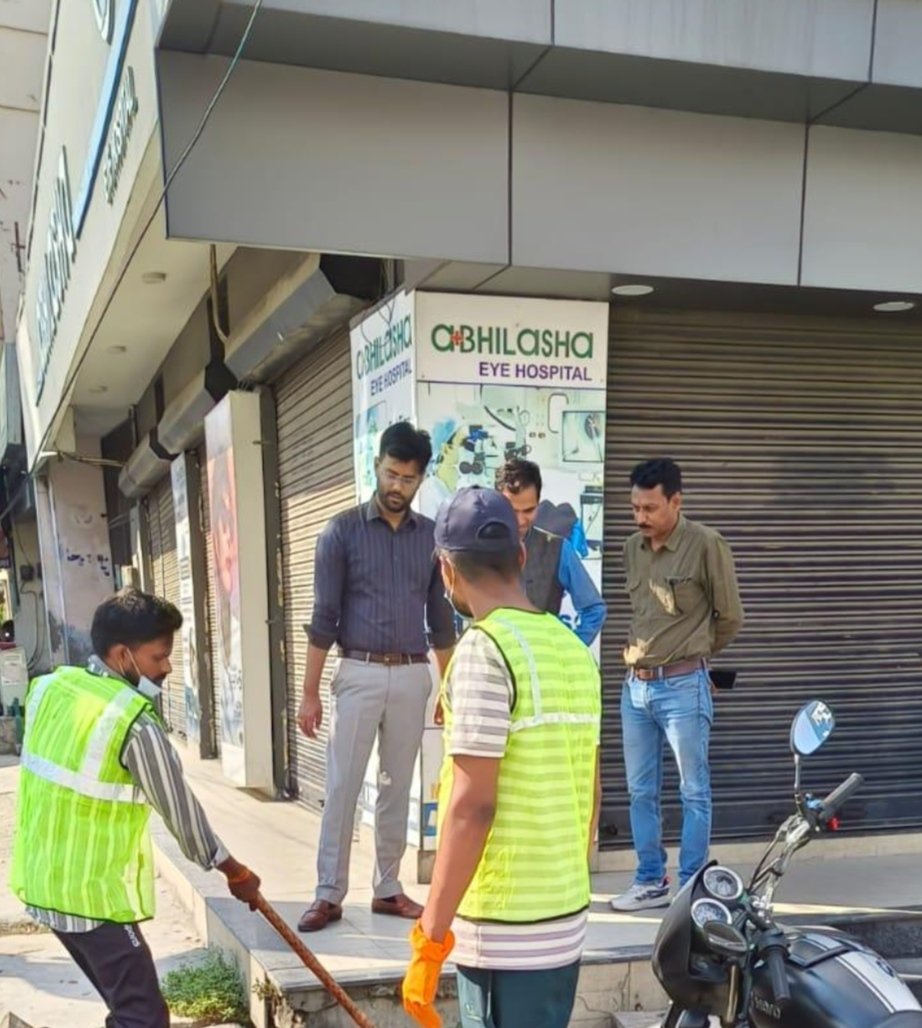 नगर आयुक्त ने किया नाला सफाई कार्यों का स्थलीय निरीक्षण, वर्षाकाल से पूर्व व्यापक सफाई के दिए निर्देश।