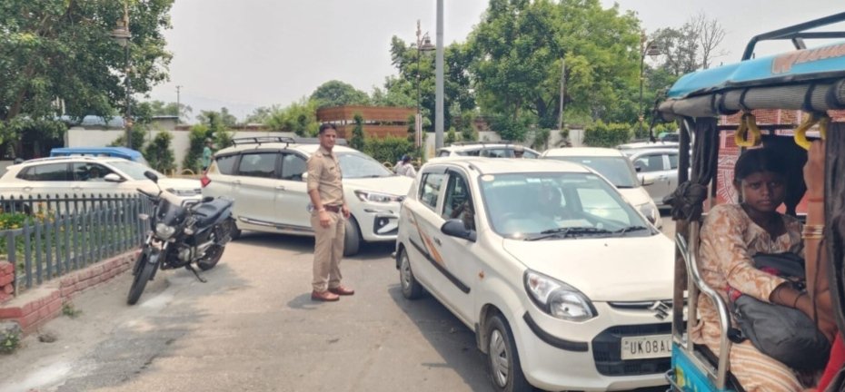 वीकेंड एवं ज्येष्ठ माह की पूर्णिमा पर हरिद्वार में लगी गंगा भक्तों की भयंकर भीड सड़को पर लगा जाम