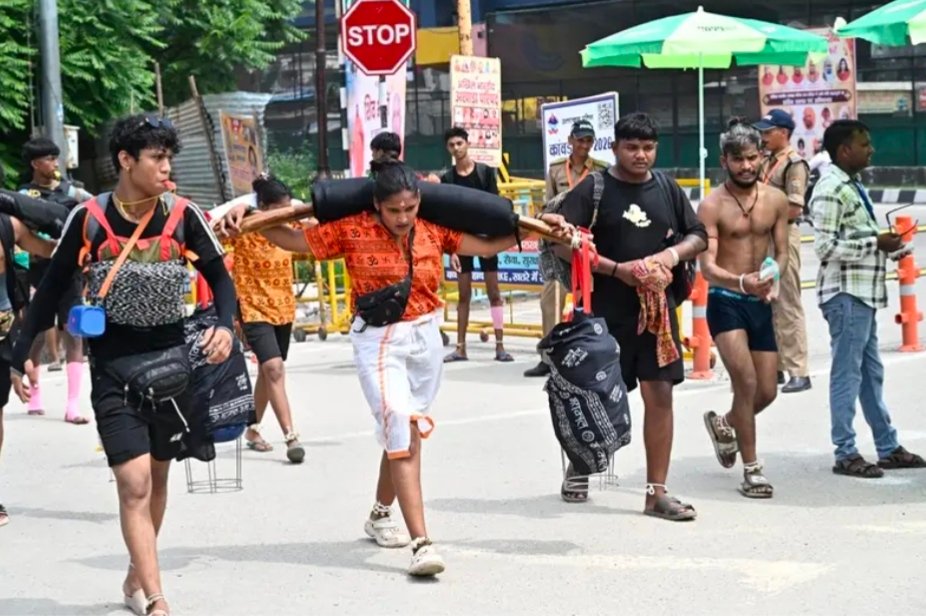 कांवड़ मेले के पांचवे दिन आज 32 लाख 25 हजार शिवभक्तों ने पवित्र गंगाजल लेकर अपने गंतव्य की ओर हुए रवाना