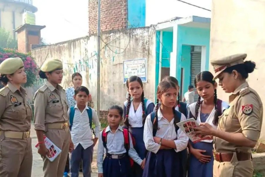 रोमियो टीमों ने अपने-अपने थाना क्षेत्रों में स्कूल-कालेजों के आसपास भ्रमण किया