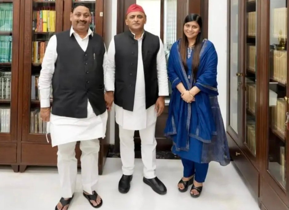 भाजपा को बड़ा झटका, आंवला के दो बार के सांसद धर्मेंद्र कश्यप हुए साइकिल सवार